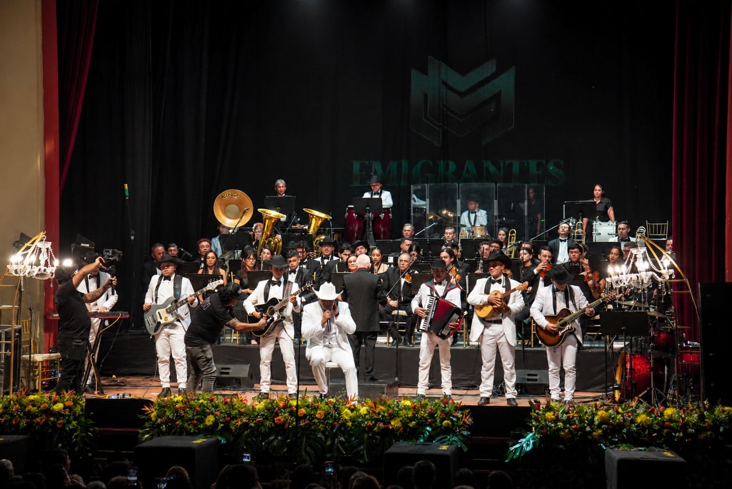 Concierto Emigrantes Sinfónico en el Teatro Tolima