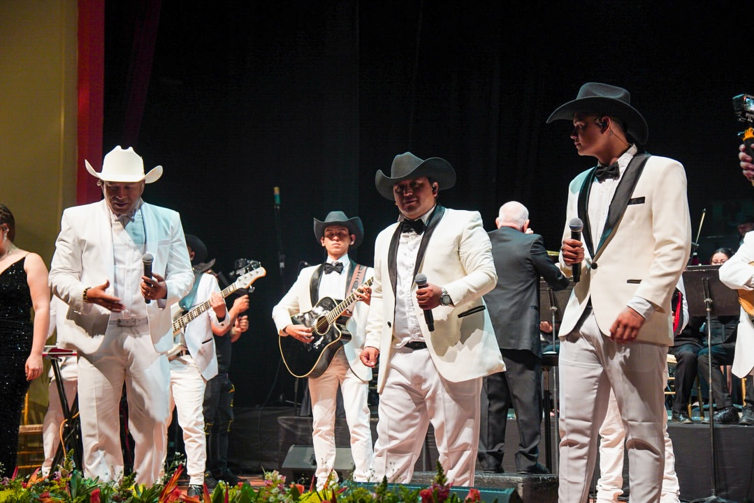 Concierto Emigrantes Sinfónico en el Teatro Tolima