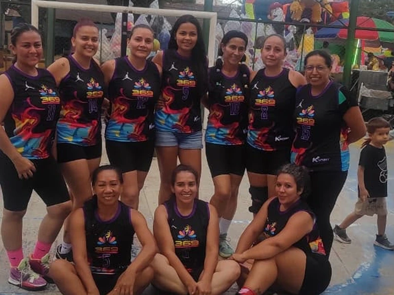 Entrega de uniformes deportivos y apoyo a nuestros artistas